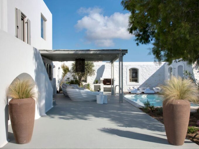 Beautiful villa in Kalafatis with private pool