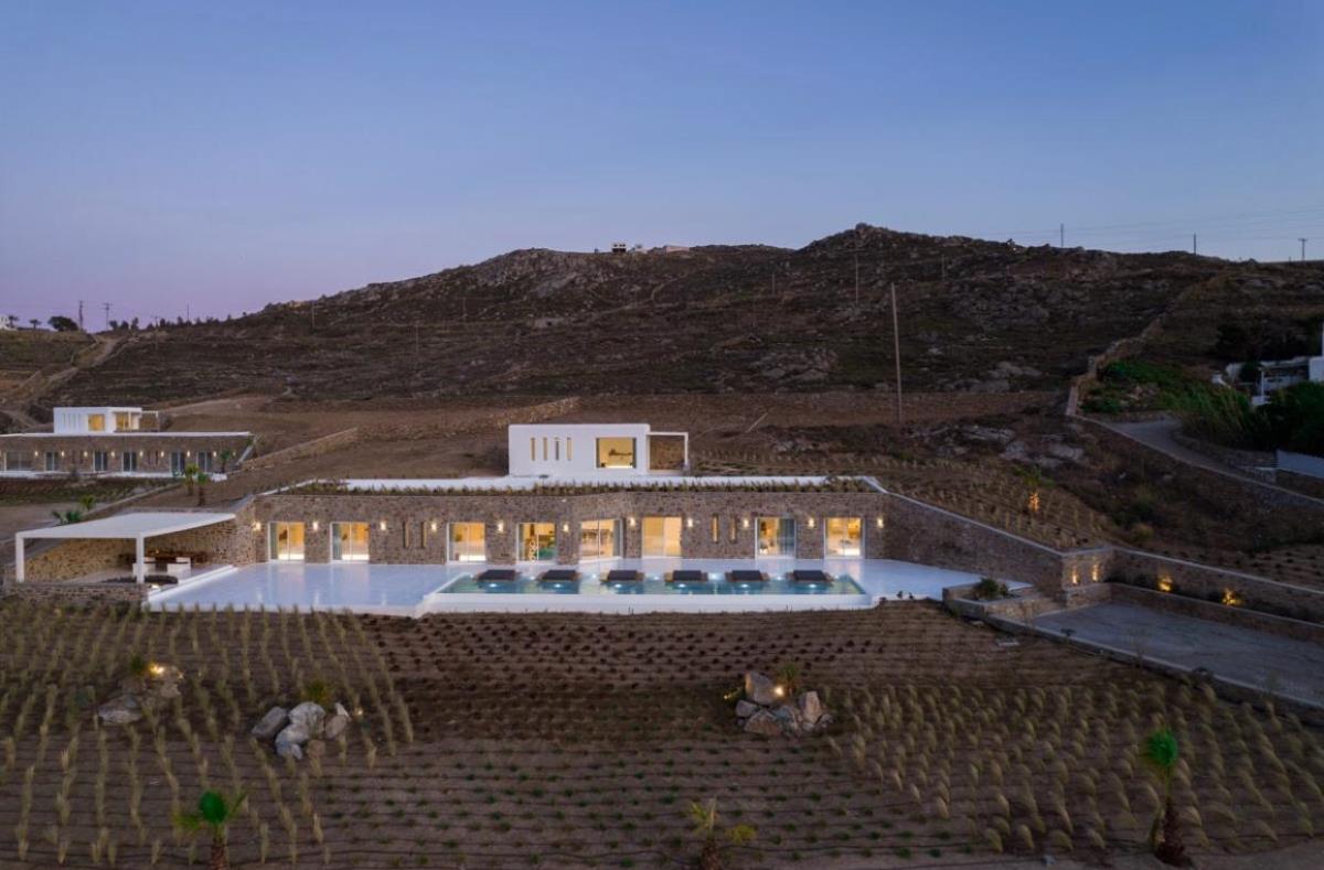 Luxurious brand-new villa in Ftelia near elia beach
