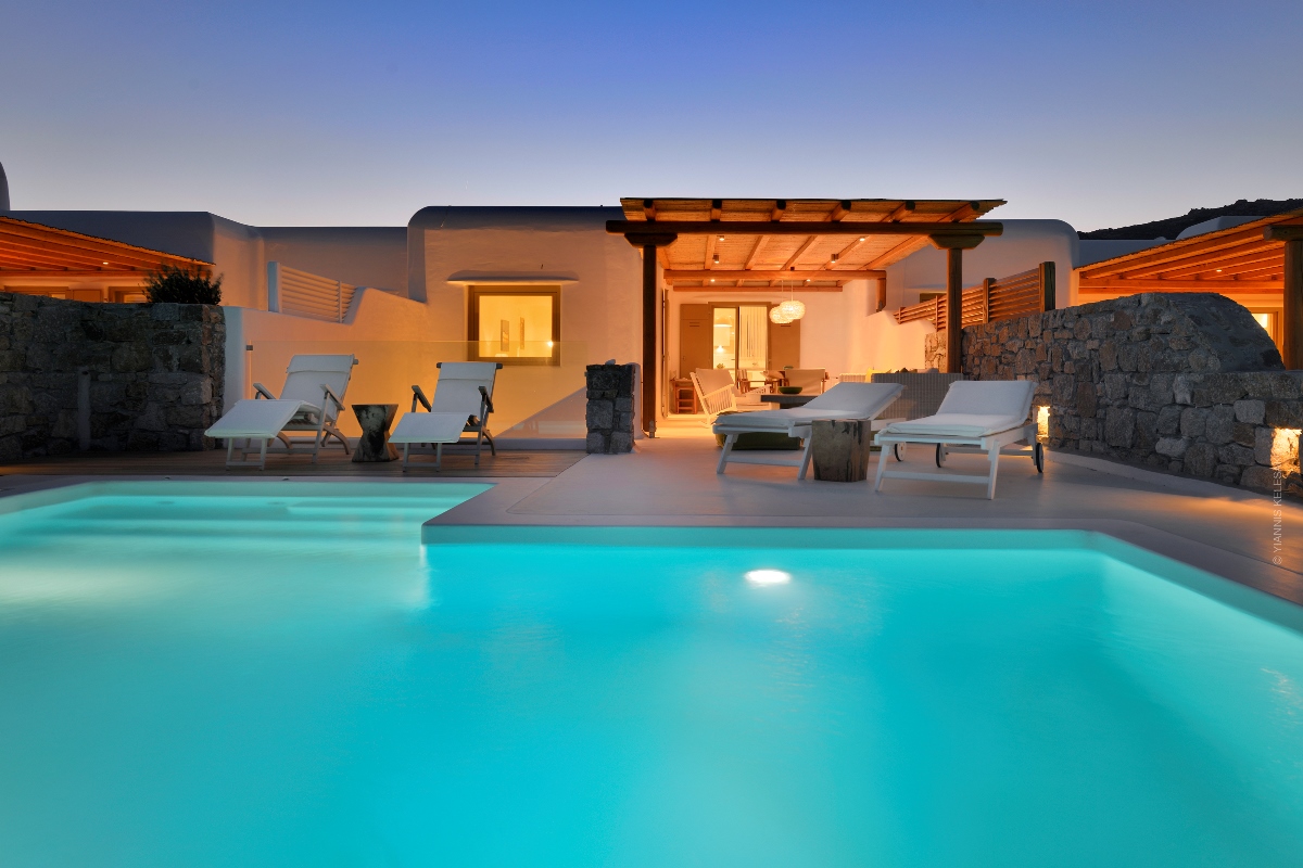 Luxurious Villa  in Elia for Relaxing Holidays FL1939