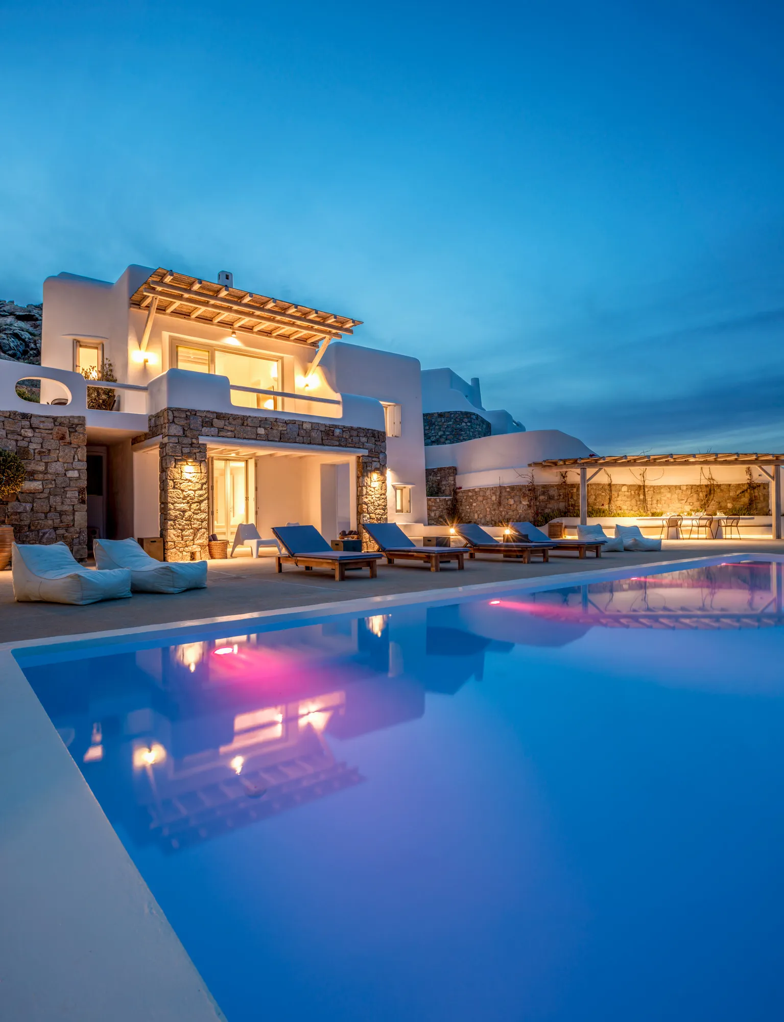 Villa with 5 Bedrooms & Private Pool in Kalo Livadi FL2033